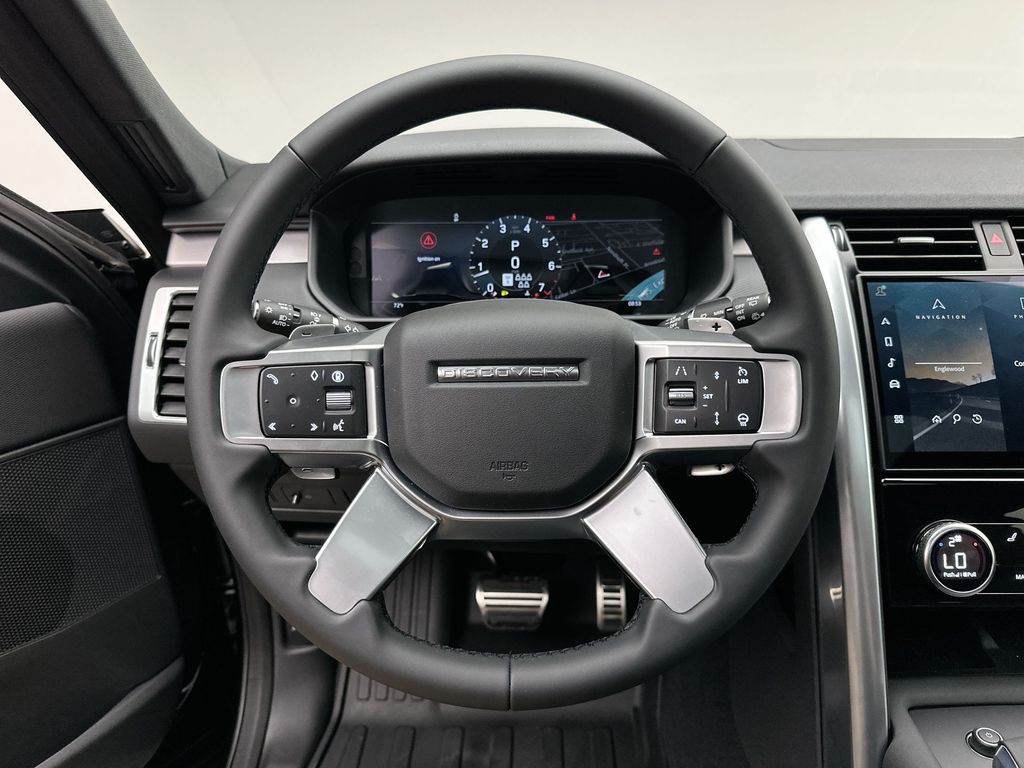 Thumbnail: 2026 Land Rover Discovery - 15