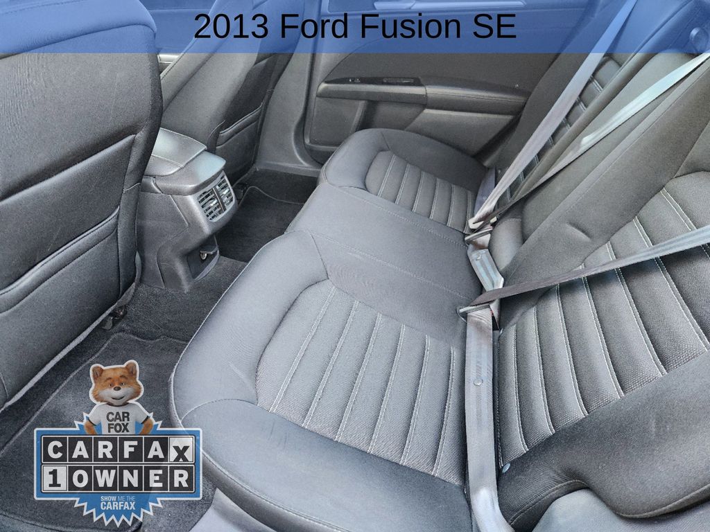 2013 Ford Fusion SE 29