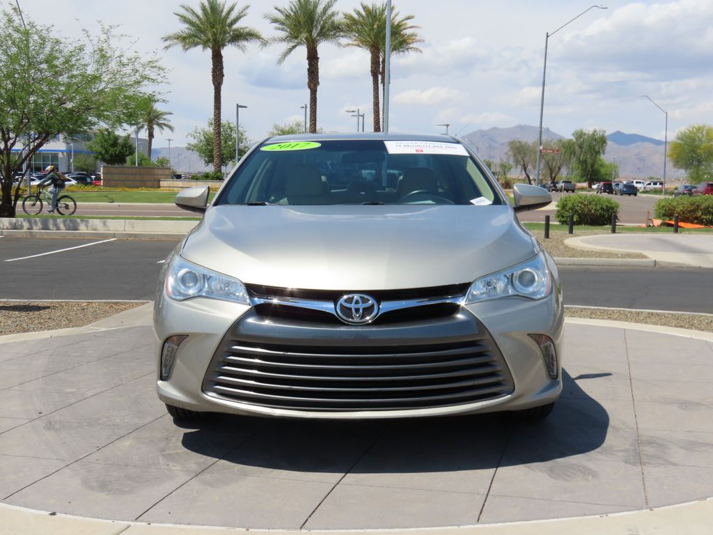 2017 Toyota Camry XLE 2