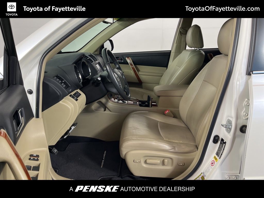 Thumbnail: 2012 Toyota Highlander - 25