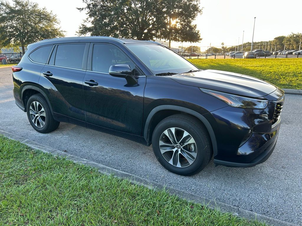 Thumbnail: 2023 Toyota Highlander - 7