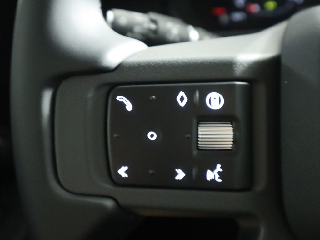 Thumbnail: 2025 Land Rover Defender - 12