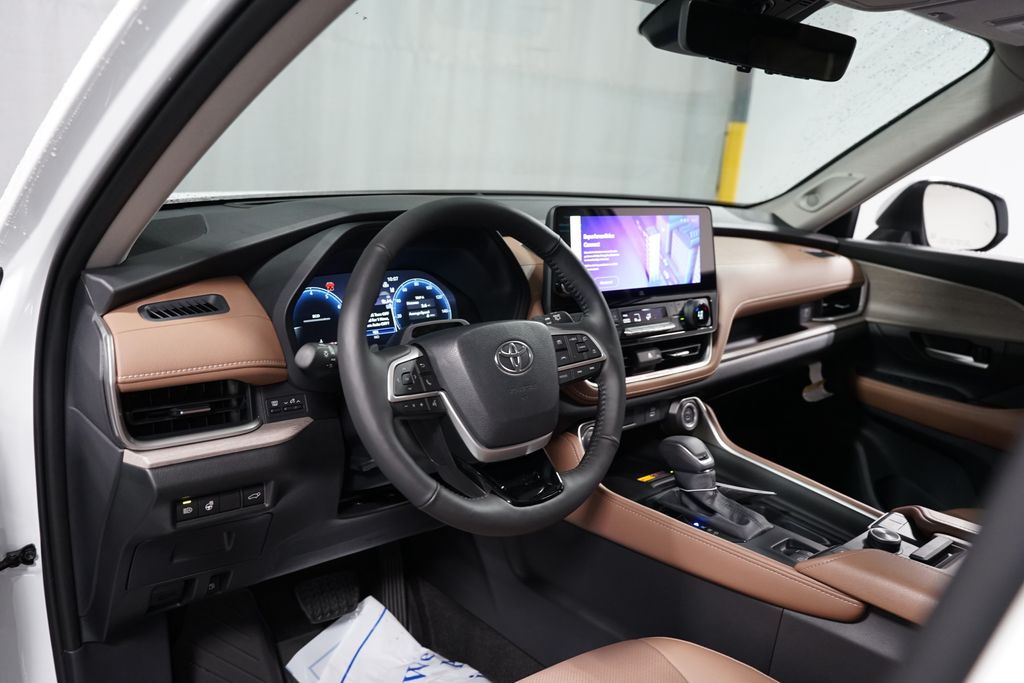 Thumbnail: 2025 Toyota Grand Highlander - 11