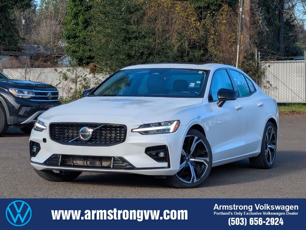 2024 Volvo S60 B5 Core Dark Theme AWD