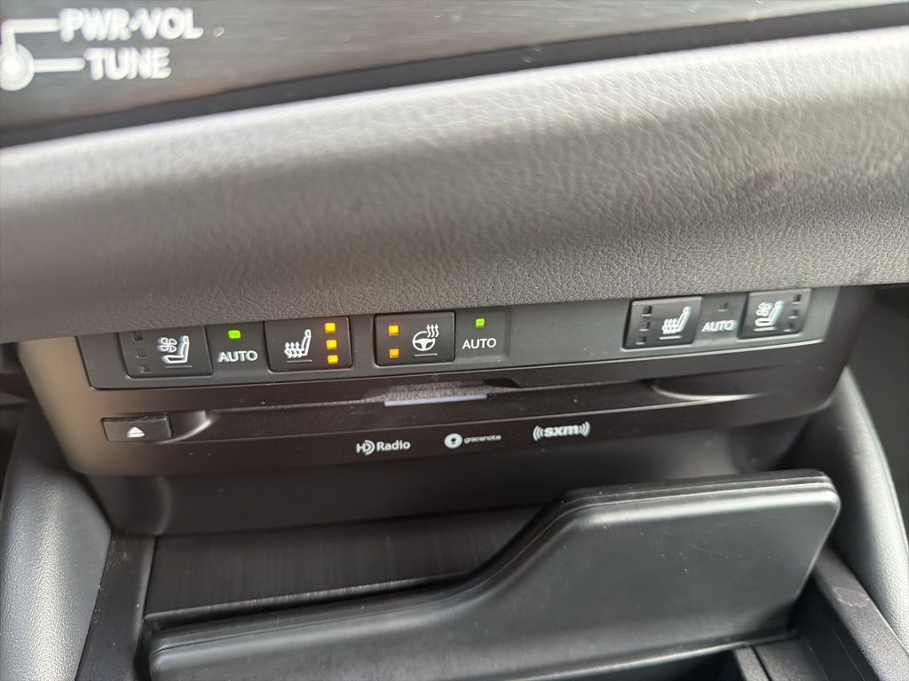 Thumbnail: 2022 Lexus ES - 32