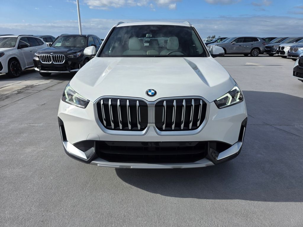 New 2026 White BMW xDrive28i image 2