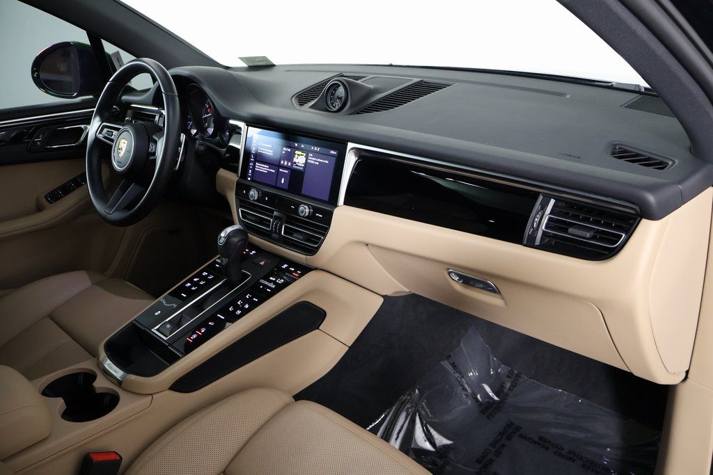 Thumbnail: 2024 Porsche Macan - 9