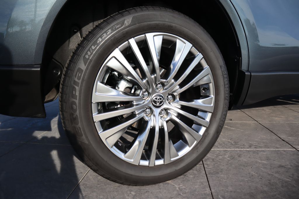 Thumbnail: 2024 Toyota Venza - 30