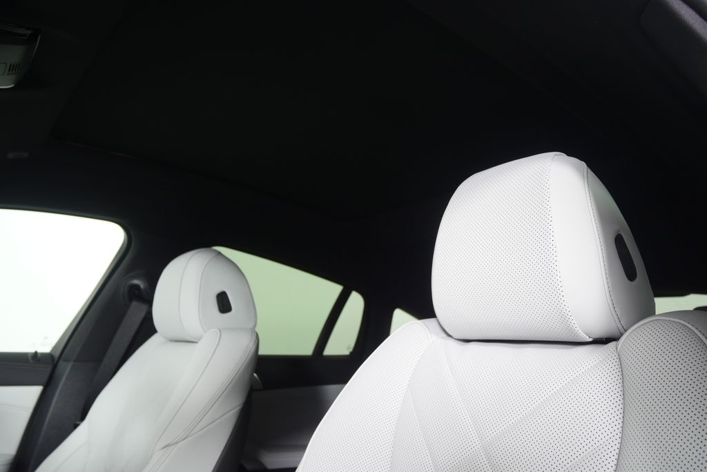 Thumbnail: 2027 BMW X6 - 11