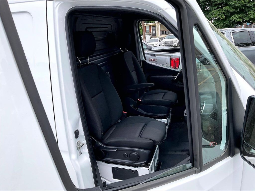2025 Mercedes-Benz Sprinter 2500 — photo 11