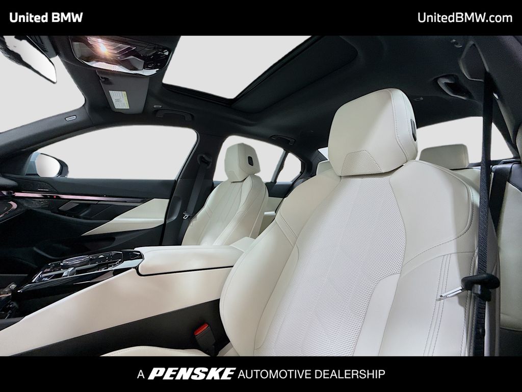 Thumbnail: 2026 BMW i5 - 5