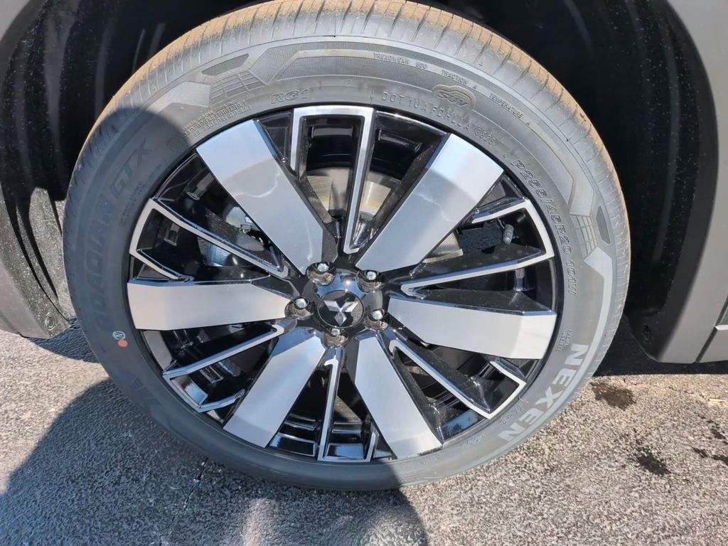 New 2026 Black Mitsubishi SE image 12