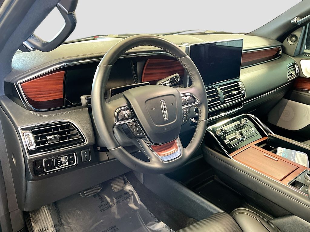 Used 2024 Gray Metallic Lincoln Reserve image 9