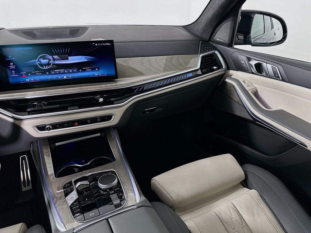 Thumbnail: 2025 BMW X7 - 24
