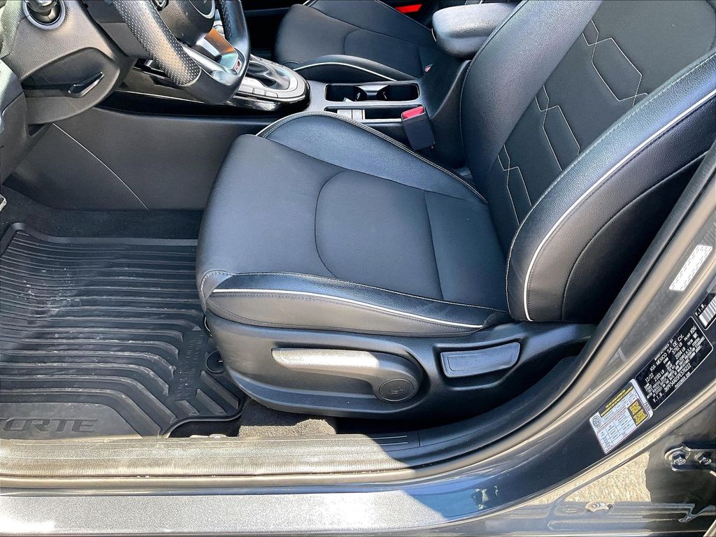 2023 Kia Forte — photo 32