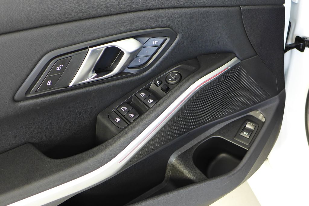 Thumbnail: 2024 BMW 3 Series - 13