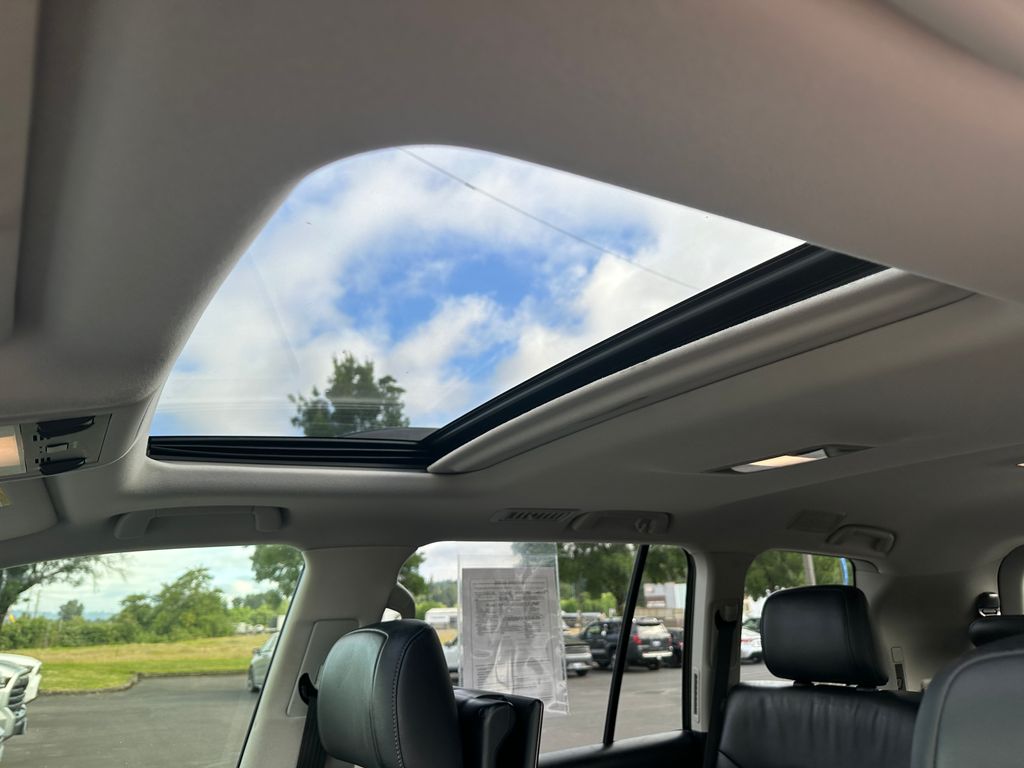 2016 Toyota Land Cruiser Base