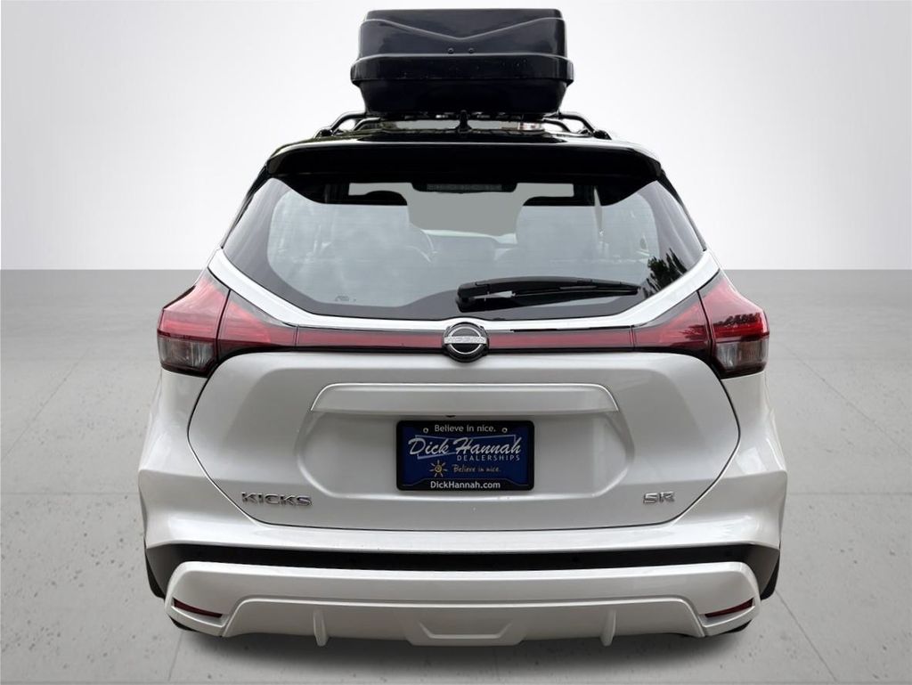 2023 Nissan Kicks SR