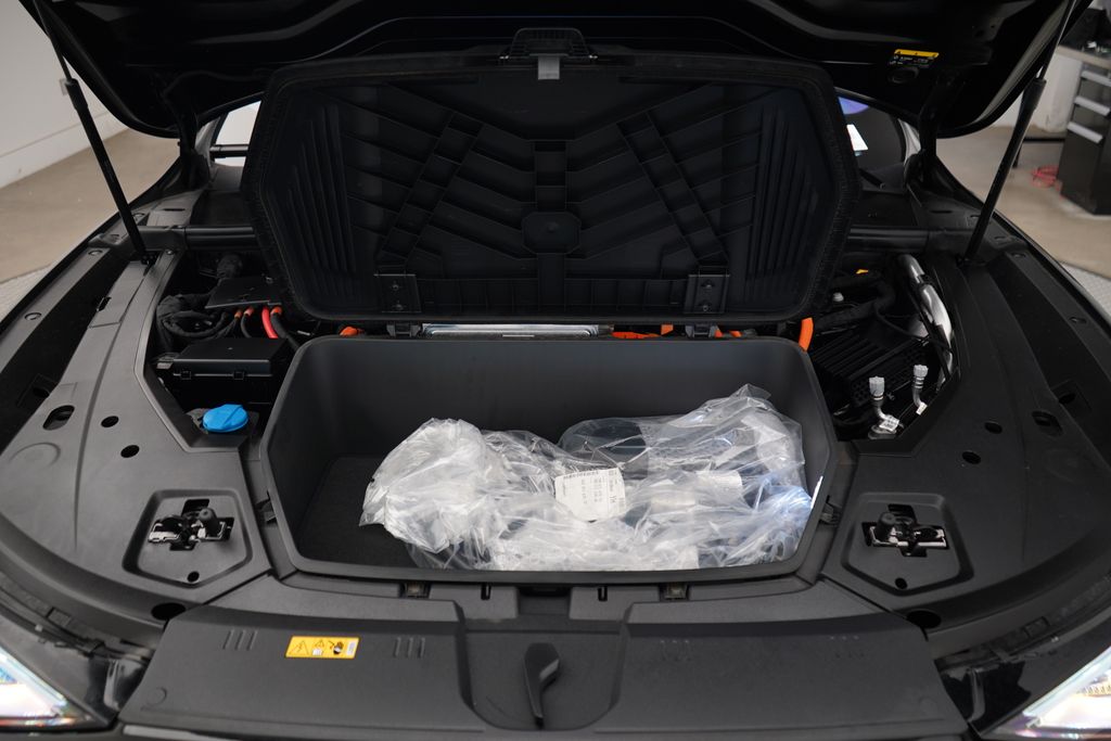 Thumbnail: 2024 Audi SQ8 e-tron - 13