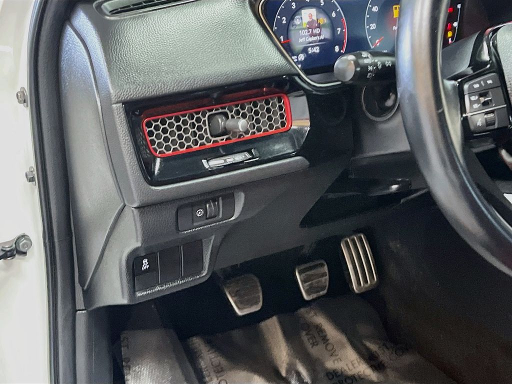 Used 2025 White Honda  image 10