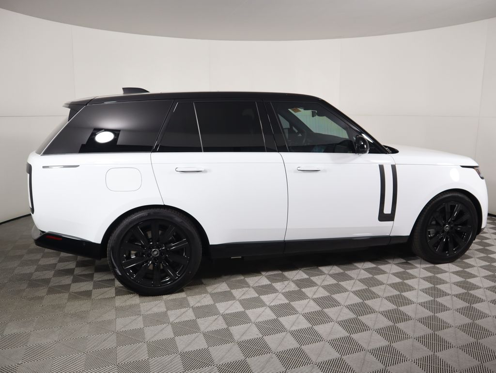 2025 Land Rover Range Rover SE 4