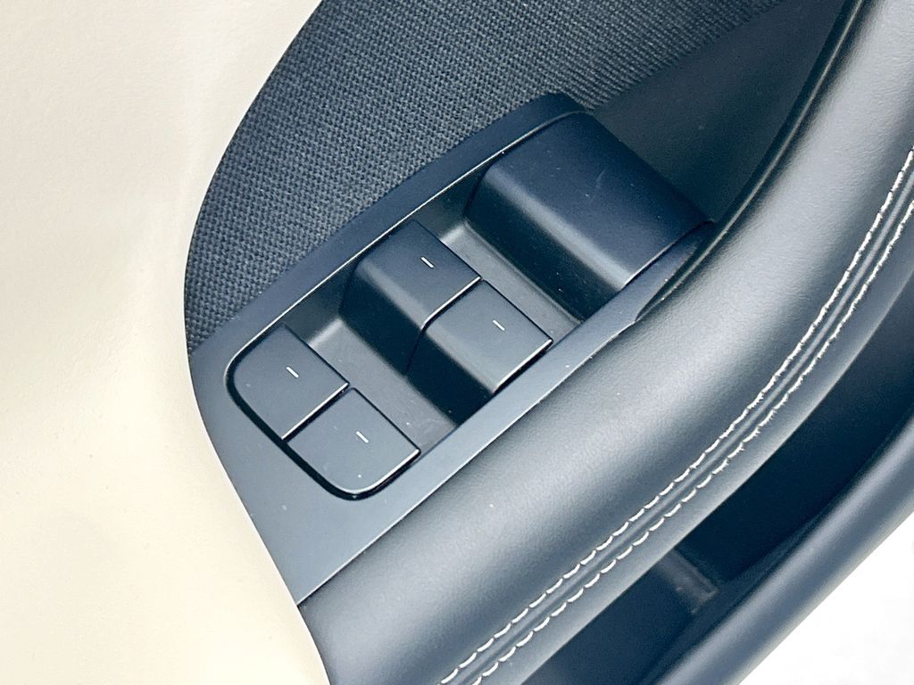 Thumbnail: 2022 Tesla Model S - 22