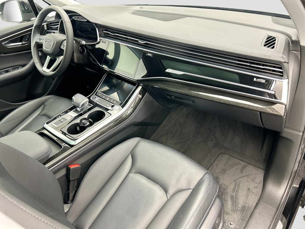 Thumbnail: 2023 Audi Q7 - 16