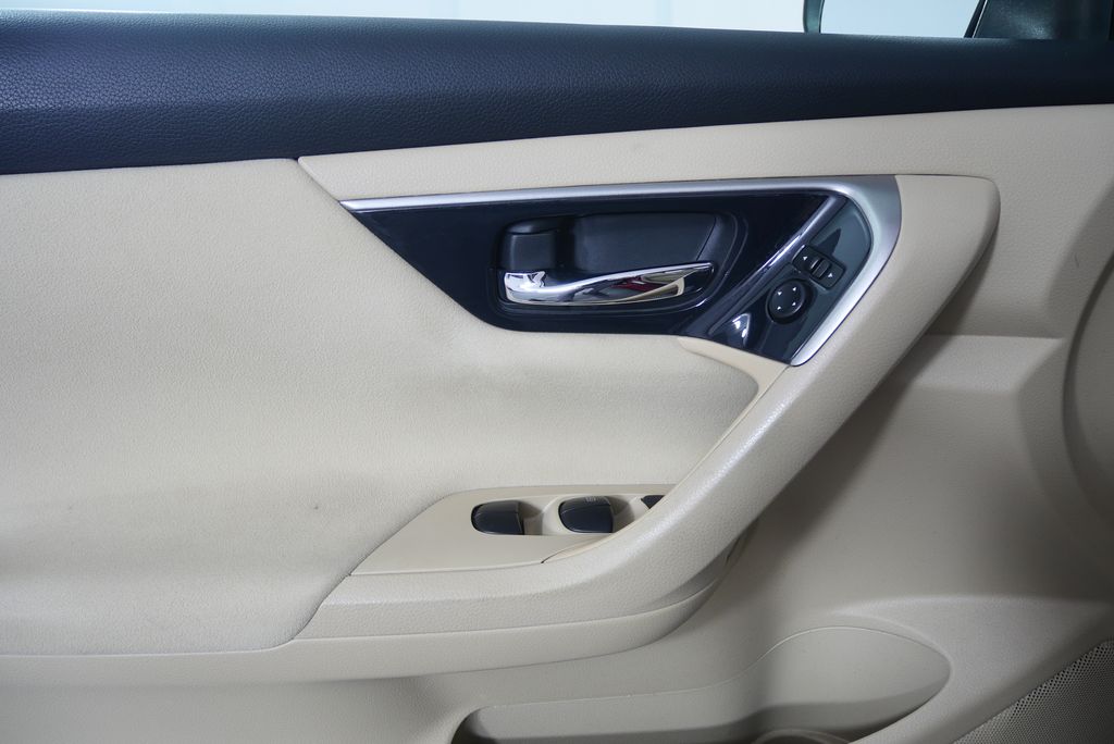 Thumbnail: 2014 Nissan Altima - 9