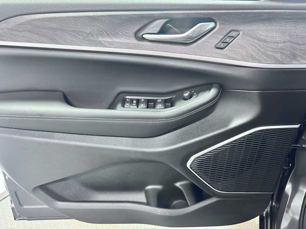 new 2026 Jeep Grand Cherokee car, priced at $49,995