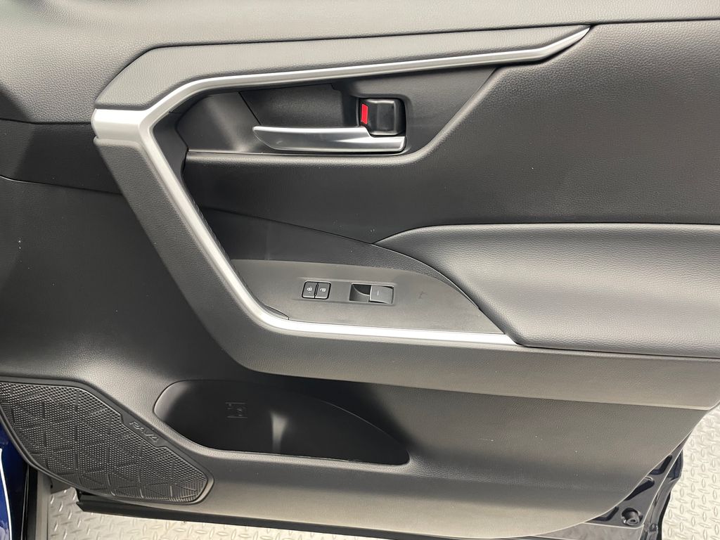 Thumbnail: 2025 Toyota RAV4 - 15