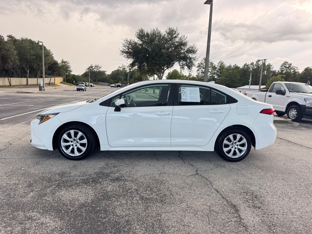 2024 Toyota Corolla LE photo 3