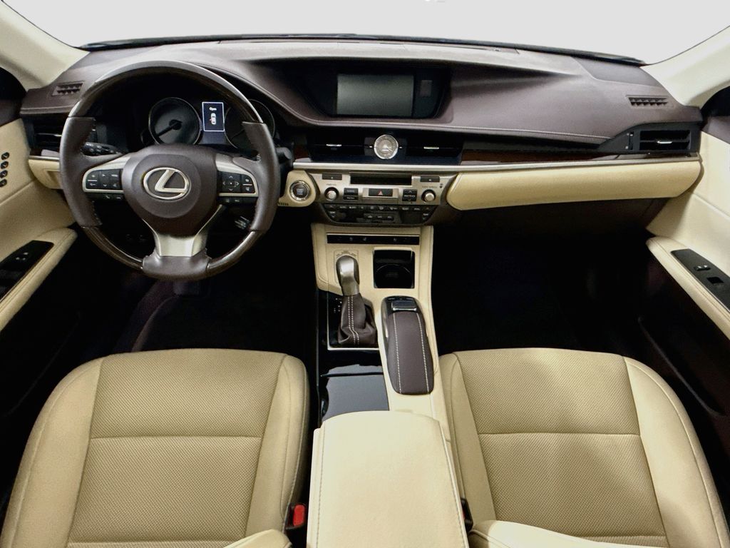 Thumbnail: 2016 Lexus ES - 13