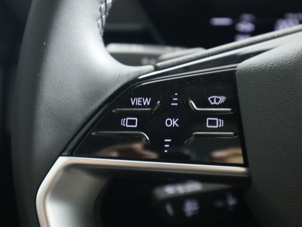 2025 Audi Q6 e-tron Premium 12