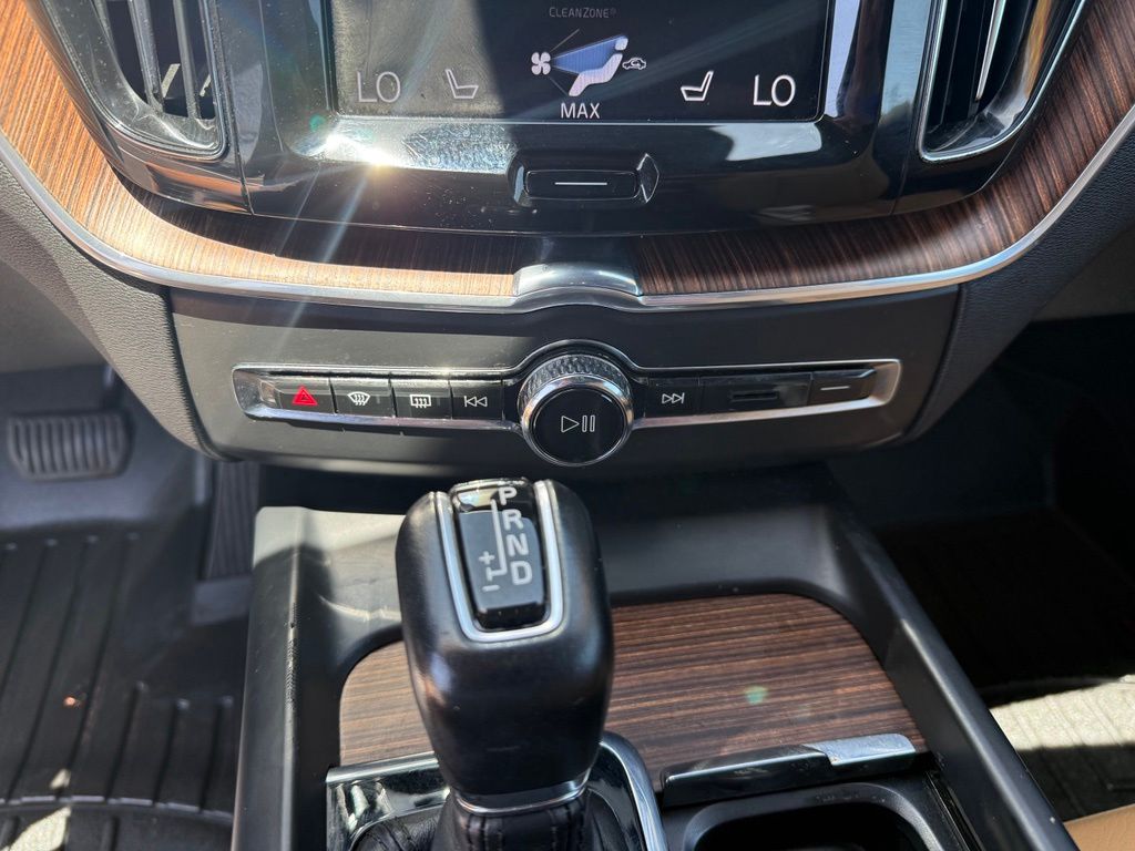 Thumbnail: 2020 Volvo XC60 - 19