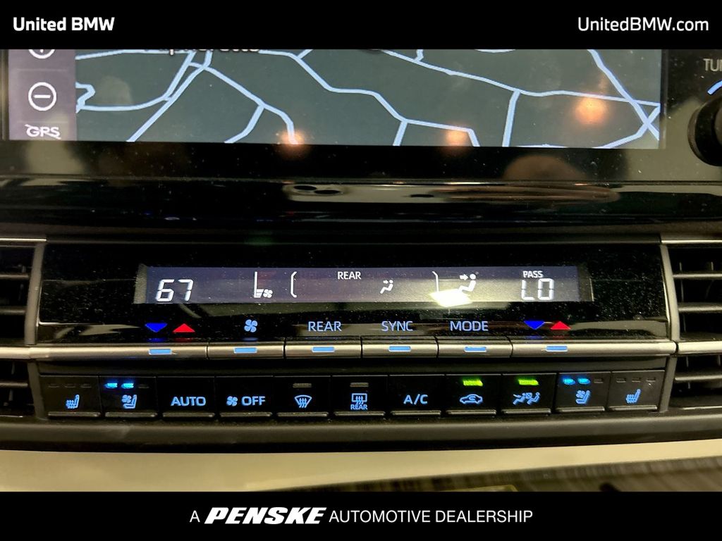 2023 Toyota Sienna Platinum 19