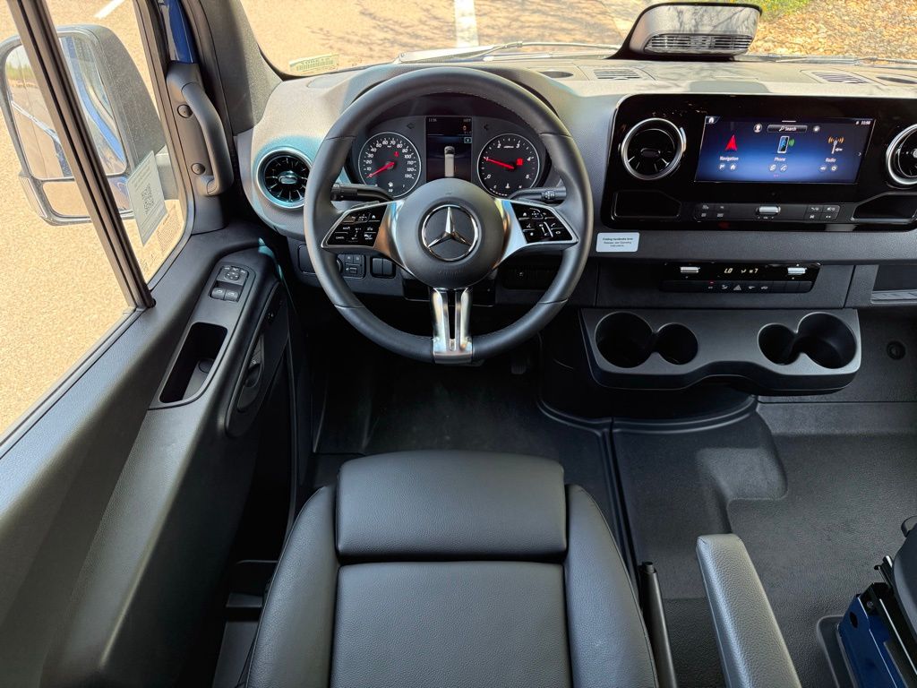 Thumbnail: 2025 Mercedes-Benz Sprinter - 27