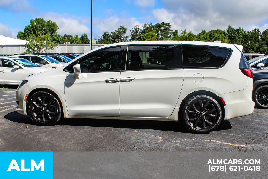 Used 2019 White Chrysler Touring Plus image 6