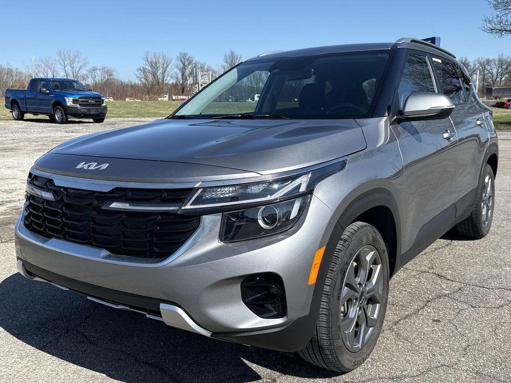 Steel Gray 2024 Kia Seltos S AWD SUV / Crossover All-Wheel Drive Continuously Variable Transmission