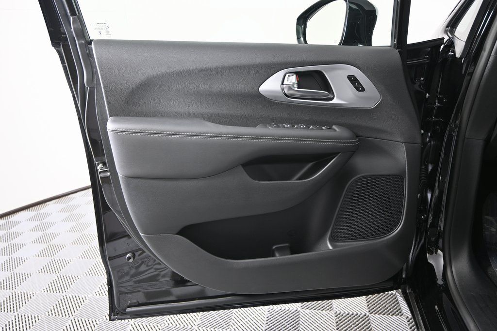 2026 Chrysler Pacifica Limited - Photo 21