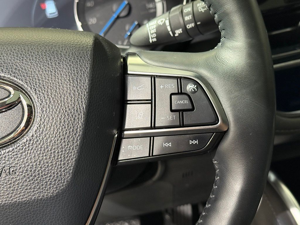 Thumbnail: 2021 Toyota Highlander - 26