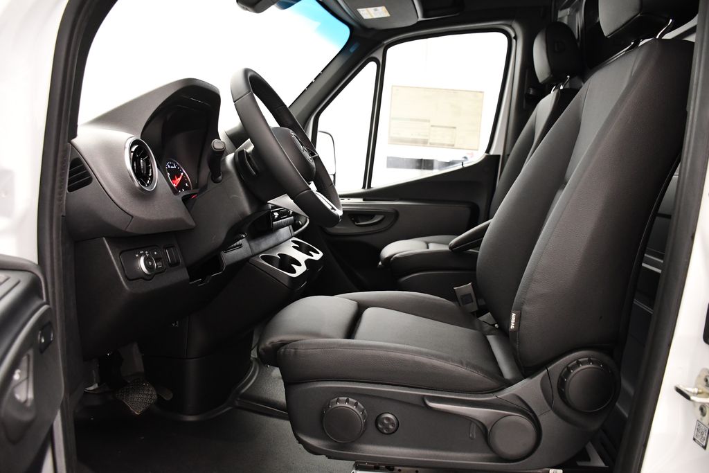 Thumbnail: 2025 Mercedes-Benz Sprinter - 26