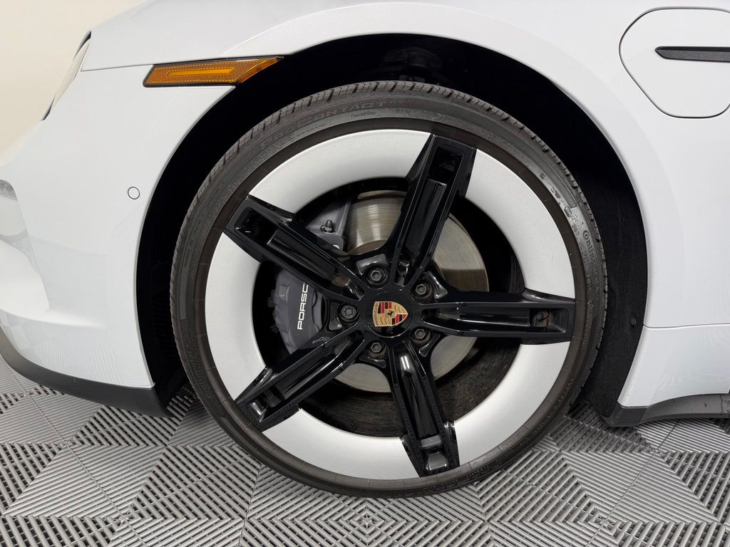 Thumbnail: 2026 Porsche Taycan - 15