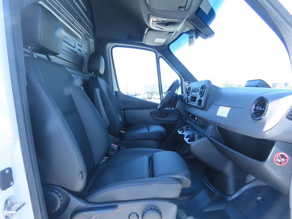 Thumbnail: 2025 Mercedes-Benz Sprinter - 20