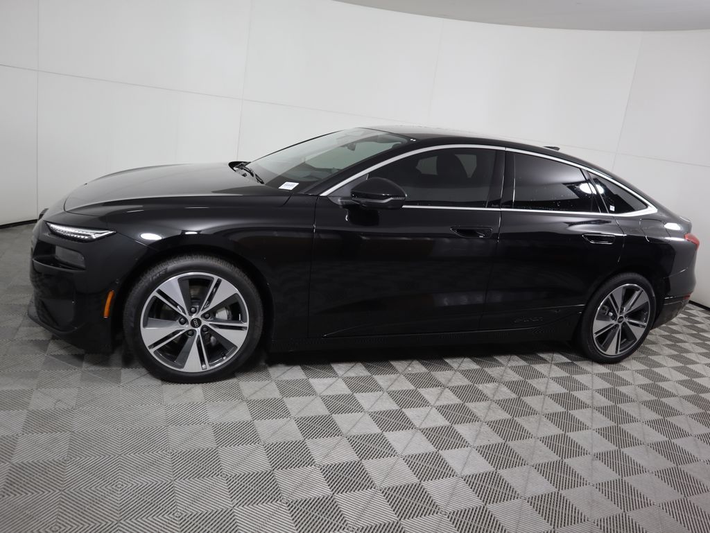 Thumbnail: 2025 Audi e-tron - 8