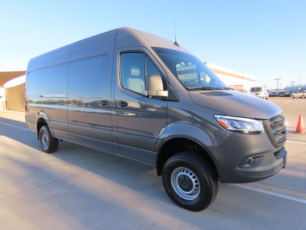 Thumbnail: 2025 Mercedes-Benz Sprinter - 3