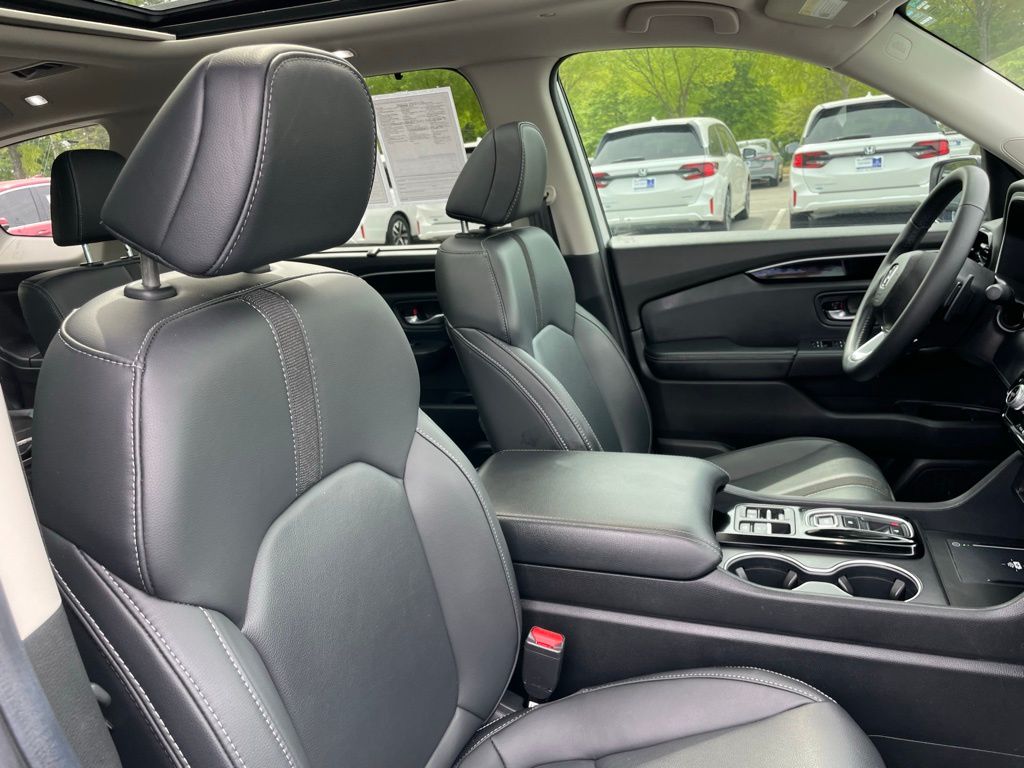 Thumbnail: 2025 Honda Pilot - 32