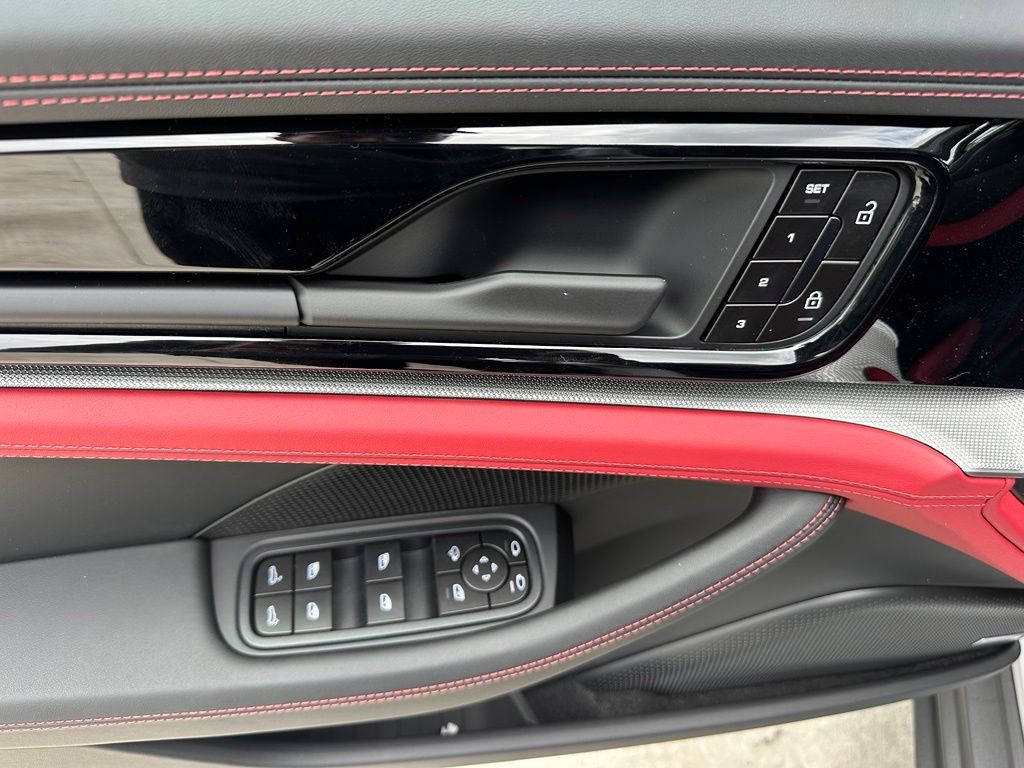 Thumbnail: 2026 Porsche Panamera - 17