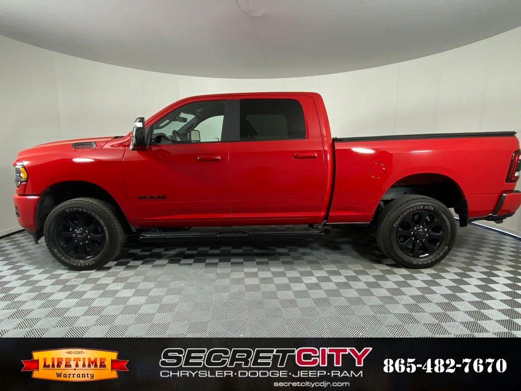 View vehicle photo 4