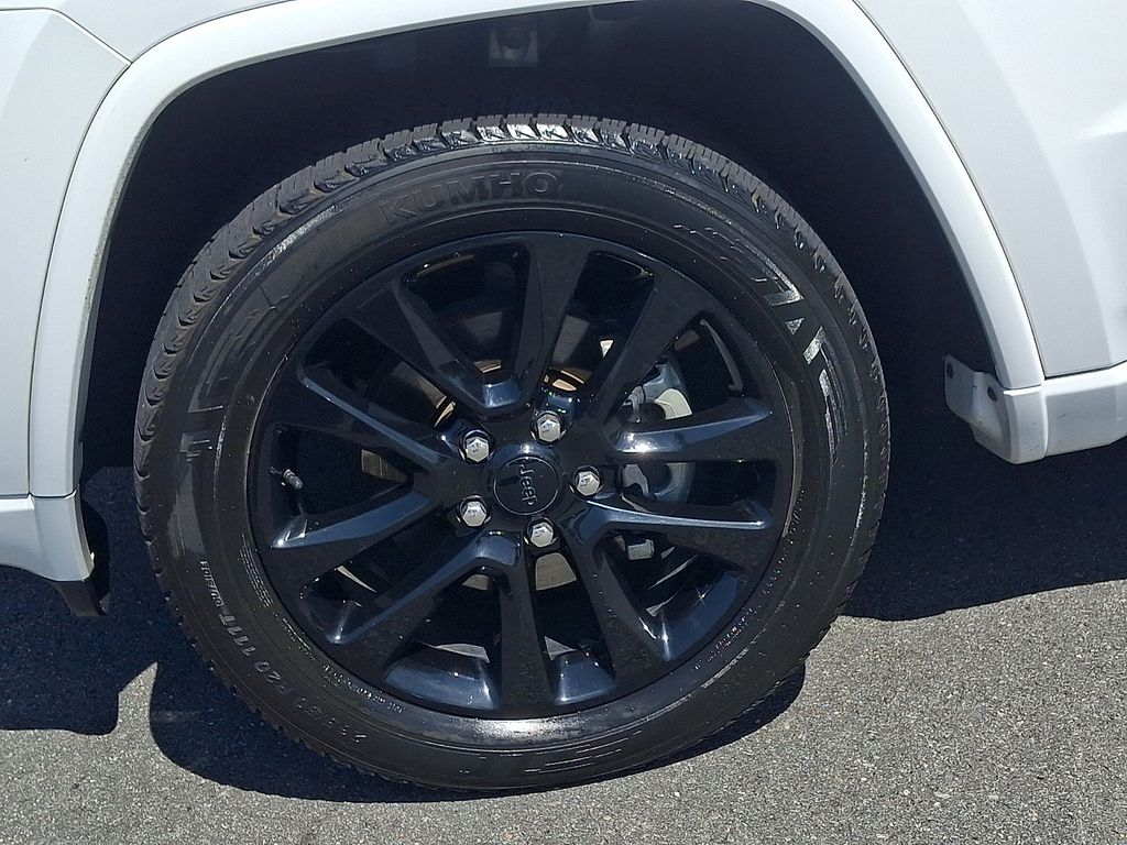 Thumbnail: 2018 Jeep Grand Cherokee - 8