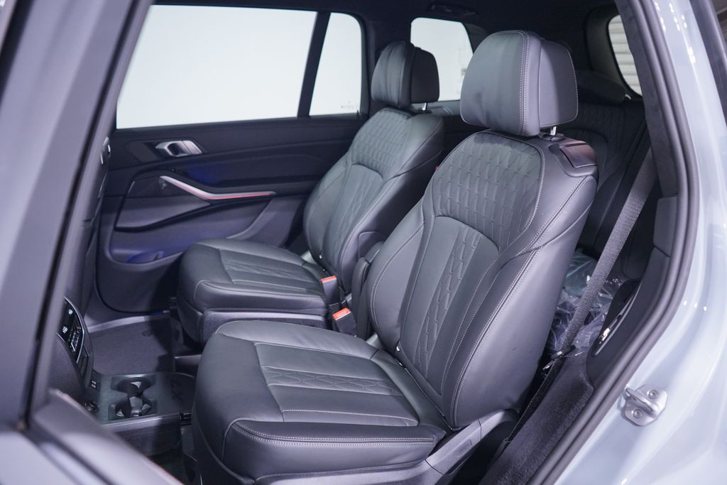 Thumbnail: 2027 BMW X7 - 10